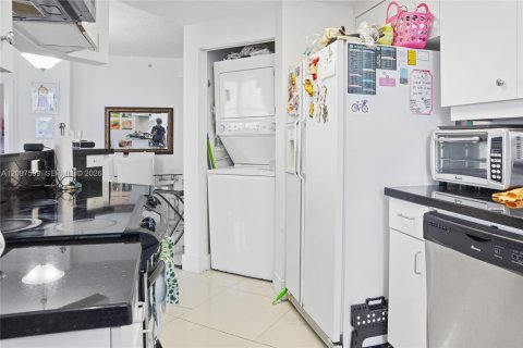 Condo in Miami, Florida, 2 bedrooms  № 2399882 - photo 6