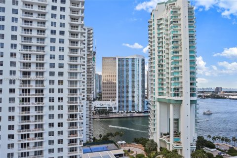 Condo in Miami, Florida, 2 bedrooms  № 2399882 - photo 2