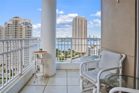 Condo in Miami, Florida, 2 bedrooms  № 2399882 - photo 14