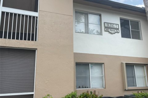 Condominio en venta en Coral Springs, Florida, 2 dormitorios, 78.97 m2 № 1161659 - foto 1