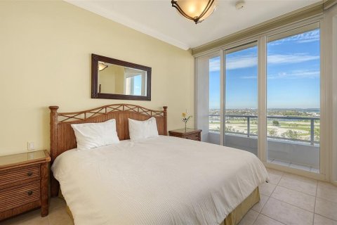 Condominio en venta en Longboat Key, Florida, 2 dormitorios, 236.9 m2 № 2098729 - foto 15
