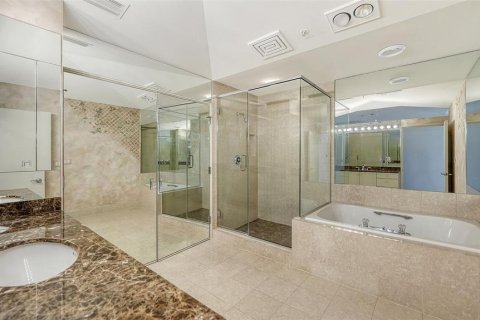 Condominio en venta en Longboat Key, Florida, 2 dormitorios, 236.9 m2 № 2098729 - foto 14