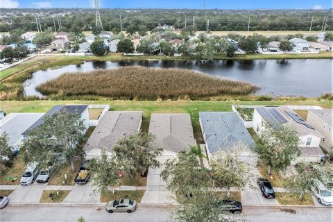 House in Gibsonton, Florida 3 bedrooms, 121.05 sq.m. № 2221027 - photo 2