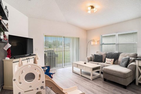House in Gibsonton, Florida 3 bedrooms, 121.05 sq.m. № 2221027 - photo 6