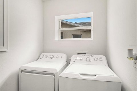 House in Gibsonton, Florida 3 bedrooms, 121.05 sq.m. № 2221027 - photo 12