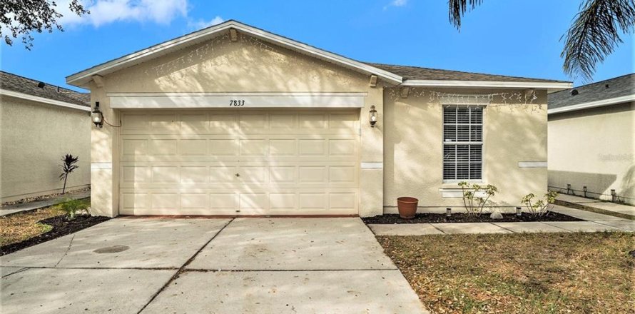 House in Gibsonton, Florida 3 bedrooms, 121.05 sq.m. № 2221027