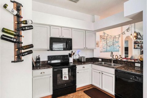 House in Gibsonton, Florida 3 bedrooms, 121.05 sq.m. № 2221027 - photo 11