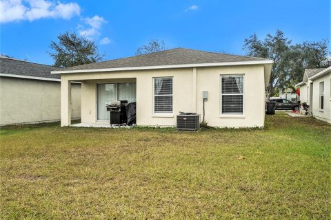 House in Gibsonton, Florida 3 bedrooms, 121.05 sq.m. № 2221027 - photo 24