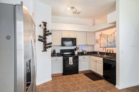House in Gibsonton, Florida 3 bedrooms, 121.05 sq.m. № 2221027 - photo 10