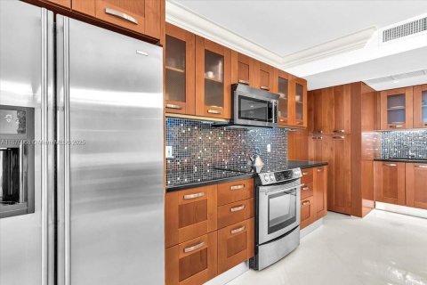 Купить кондоминиум в Бэл-Харбор, Флорида 3 спальни, 184.5м2, № 1897759 - фото 17