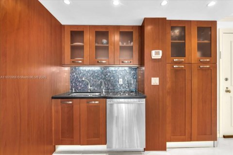 Купить кондоминиум в Бэл-Харбор, Флорида 3 спальни, 184.5м2, № 1897759 - фото 18