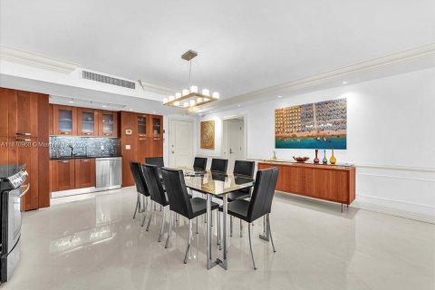 Купить кондоминиум в Бэл-Харбор, Флорида 3 спальни, 184.5м2, № 1897759 - фото 15