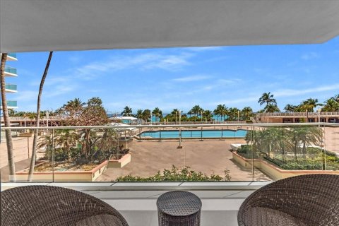 Купить кондоминиум в Бэл-Харбор, Флорида 3 спальни, 184.5м2, № 1897759 - фото 27