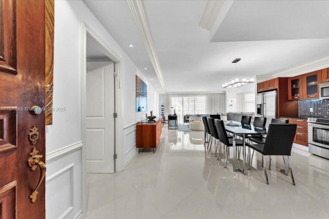 Купить кондоминиум в Бэл-Харбор, Флорида 3 спальни, 184.5м2, № 1897759 - фото 8