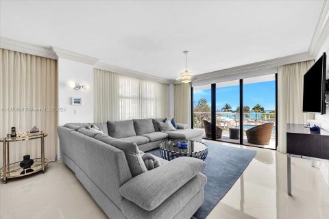 Купить кондоминиум в Бэл-Харбор, Флорида 3 спальни, 184.5м2, № 1897759 - фото 4