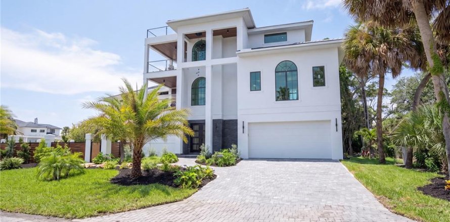 House in Sarasota, Florida 5 bedrooms, 389.73 sq.m. № 2227044