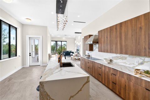 House in Sarasota, Florida 5 bedrooms, 389.73 sq.m. № 2227044 - photo 6