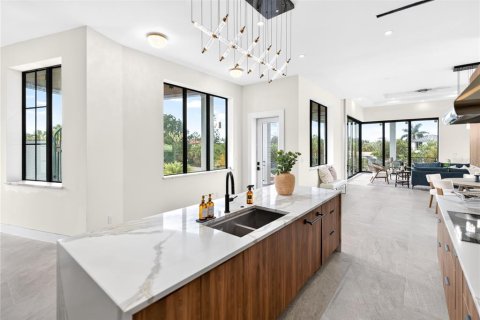 House in Sarasota, Florida 5 bedrooms, 389.73 sq.m. № 2227044 - photo 7
