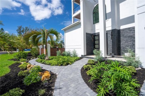 House in Sarasota, Florida 5 bedrooms, 389.73 sq.m. № 2227044 - photo 2