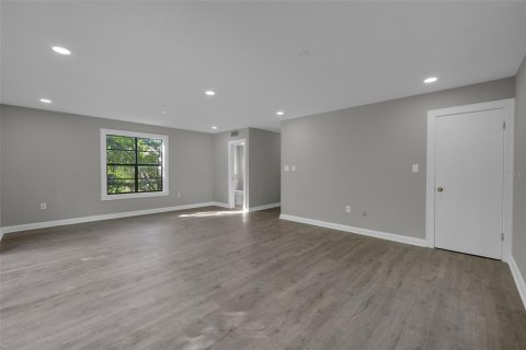 Casa en venta en Eustis, Florida, 4 dormitorios, 208.47 m2 № 2425905 - foto 5