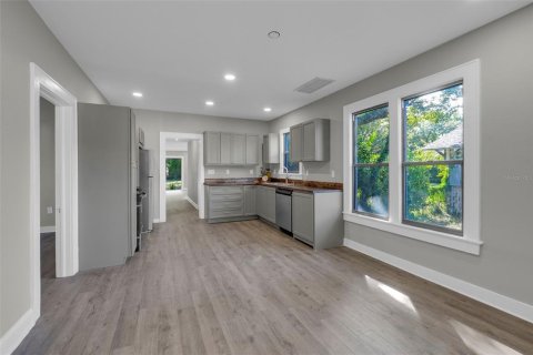 Casa en venta en Eustis, Florida, 4 dormitorios, 208.47 m2 № 2425905 - foto 3