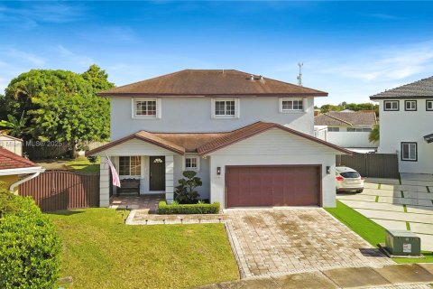 House in Miami, Florida 4 bedrooms, 203.73 sq.m. № 2015902 - photo 1