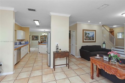 House in Miami, Florida 4 bedrooms, 203.73 sq.m. № 2015902 - photo 13