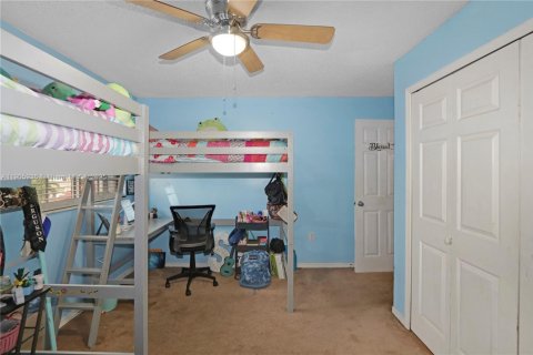 House in Miami, Florida 4 bedrooms, 203.73 sq.m. № 2015902 - photo 19