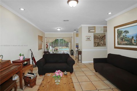 House in Miami, Florida 4 bedrooms, 203.73 sq.m. № 2015902 - photo 11