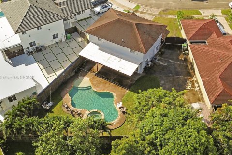 House in Miami, Florida 4 bedrooms, 203.73 sq.m. № 2015902 - photo 3