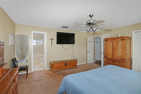 House in Miami, Florida 4 bedrooms, 203.73 sq.m. № 2015902 - photo 24