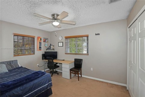 House in Miami, Florida 4 bedrooms, 203.73 sq.m. № 2015902 - photo 22