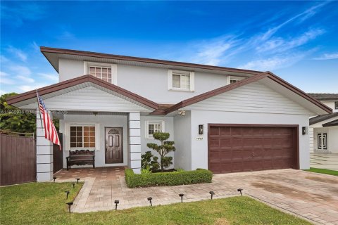 House in Miami, Florida 4 bedrooms, 203.73 sq.m. № 2015902 - photo 10