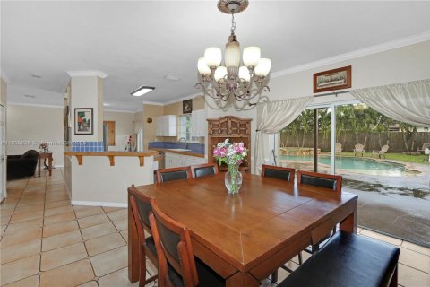 House in Miami, Florida 4 bedrooms, 203.73 sq.m. № 2015902 - photo 16