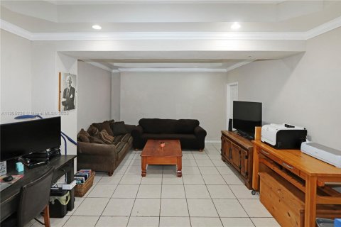 House in Miami, Florida 4 bedrooms, 203.73 sq.m. № 2015902 - photo 25