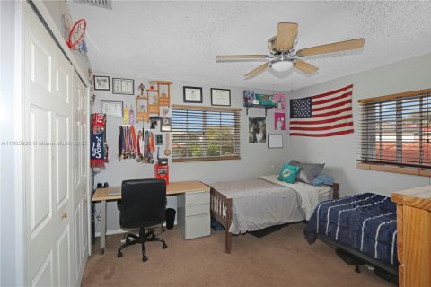 House in Miami, Florida 4 bedrooms, 203.73 sq.m. № 2015902 - photo 20