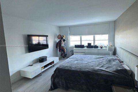 Condo in North Miami, Florida, 1 bedroom № 1985160 - photo 15