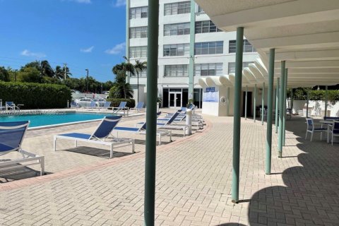 Condo in North Miami, Florida, 1 bedroom № 1985160 - photo 28