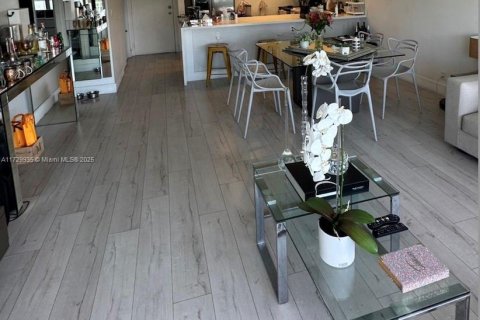 Condo in North Miami, Florida, 1 bedroom № 1985160 - photo 2