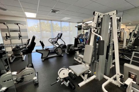 Condo in North Miami, Florida, 1 bedroom № 1985160 - photo 23