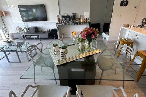 Condo in North Miami, Florida, 1 bedroom № 1985160 - photo 4