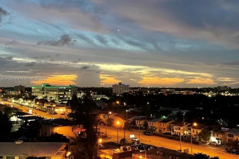Condo in North Miami, Florida, 1 bedroom № 1985160 - photo 26