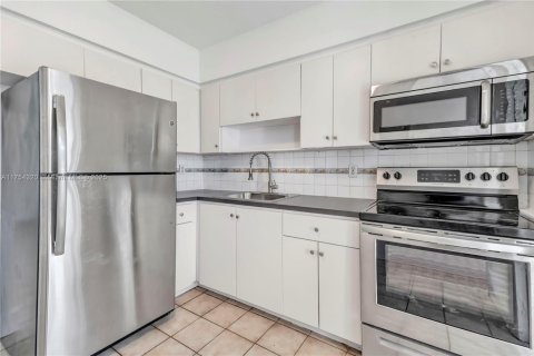 Купить коммерческую недвижимость в Дания-Бич, Флорида 155.52м2, № 1958444 - фото 4