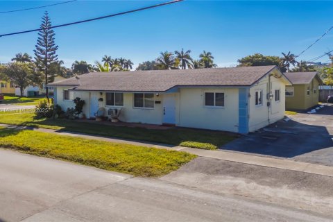 Купить коммерческую недвижимость в Дания-Бич, Флорида 155.52м2, № 1958444 - фото 17