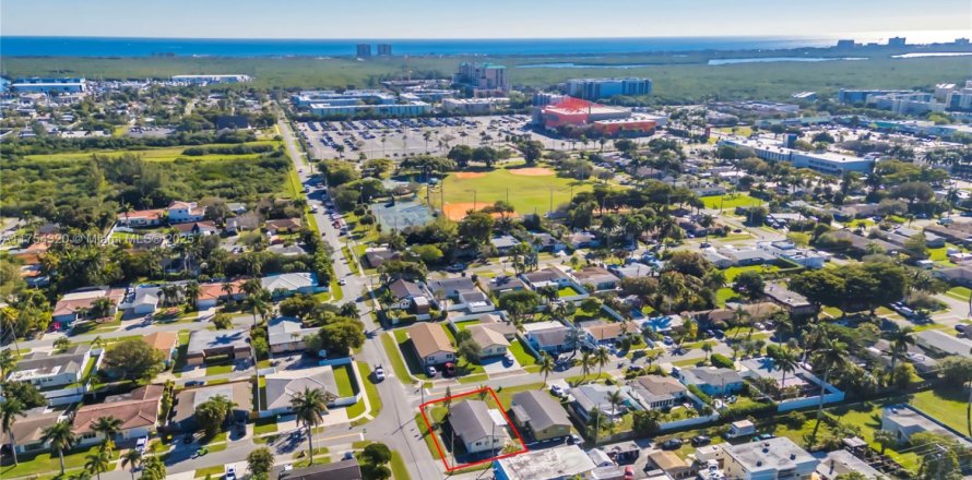 Коммерческая недвижимость в Дания-Бич, Флорида 155.52м2 № 1958444