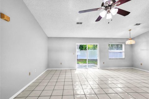 Casa en alquiler en Spring Hill, Florida, 3 dormitorios, 121.24 m2 № 1904471 - foto 4