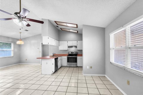 Casa en alquiler en Spring Hill, Florida, 3 dormitorios, 121.24 m2 № 1904471 - foto 5