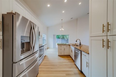 Villa ou maison à louer à Tarpon Springs, Floride: 3 chambres, 141.77 m2 № 1880719 - photo 6