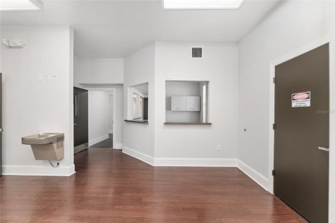 Immobilier commercial à louer à Gainesville, Floride: 875.79 m2 № 1901672 - photo 18