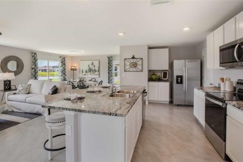 House in Brooksville, Florida 4 bedrooms, 209.96 sq.m. № 1680519 - photo 3